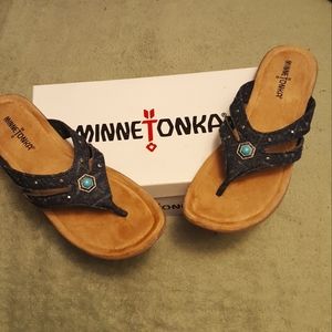 size 9 Blue acid wash denim Minnetonka scandals